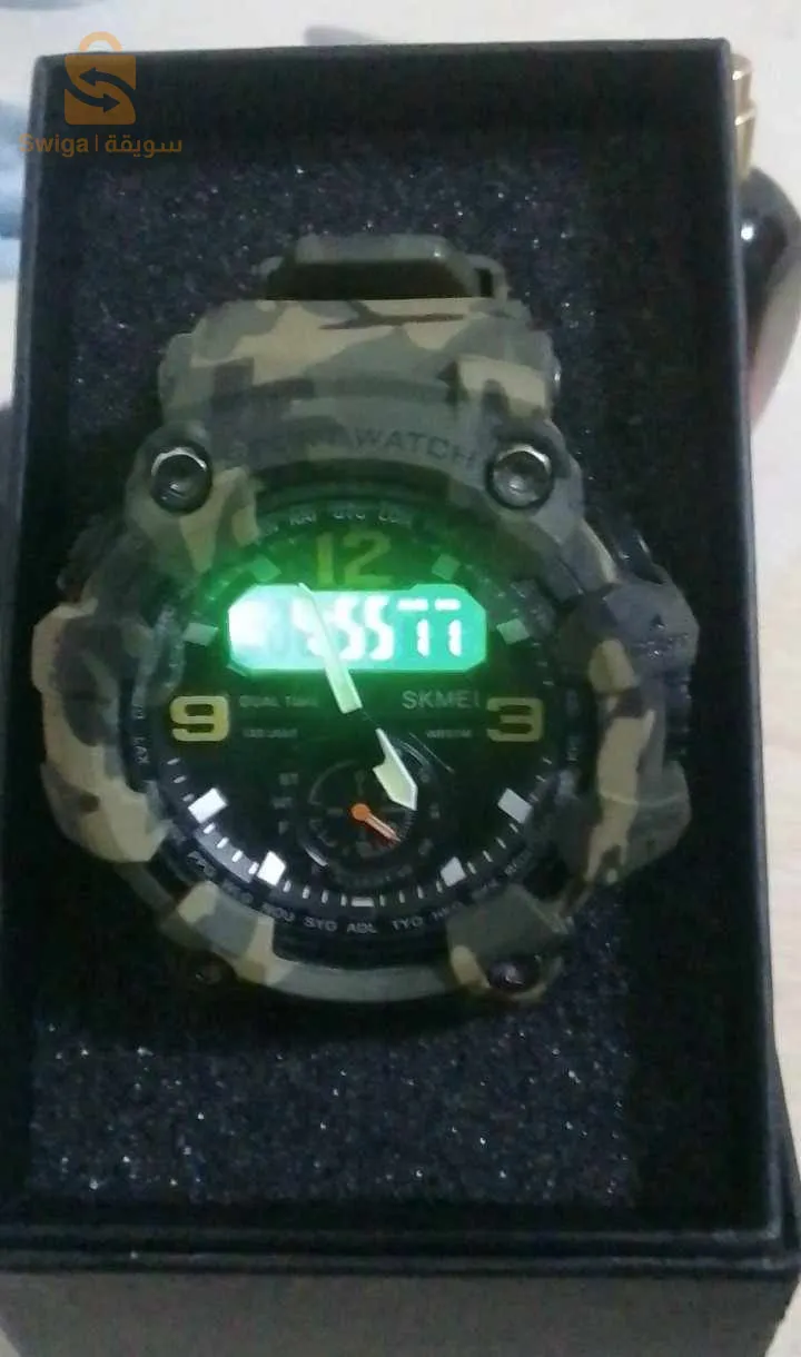 ساعة عسكرية حاجة شابة