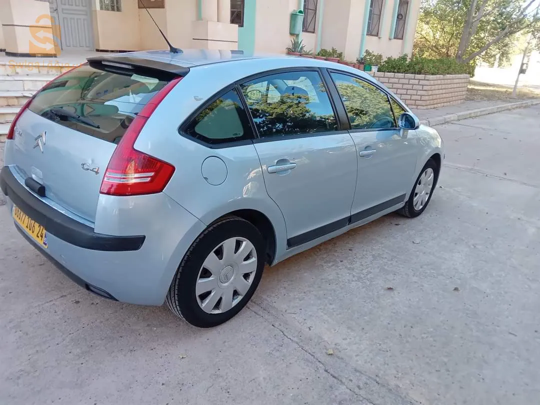 سيارة عالية هائلة