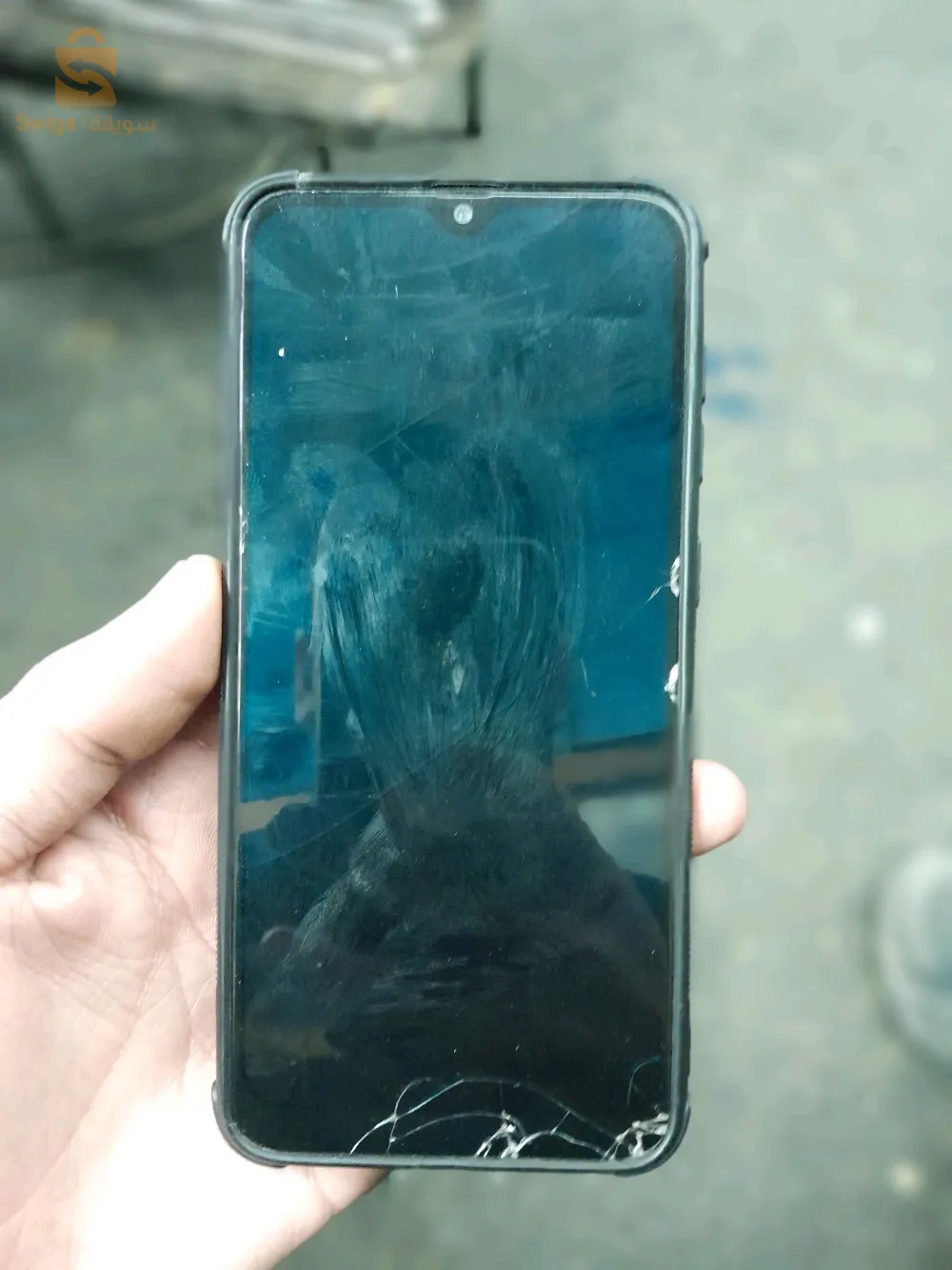 سامسونج a50s نضيف فيه زجاجة مكسرة شوي برك 
0553158198