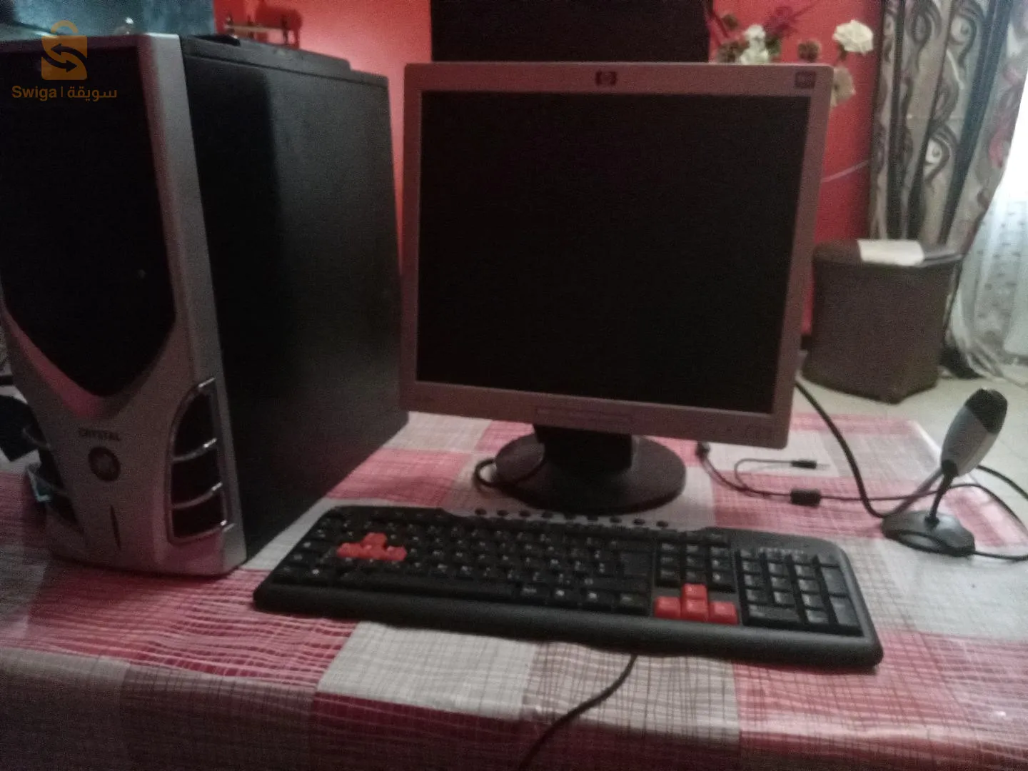 شاشة ولوحة المفاتيح ب2000 مليون