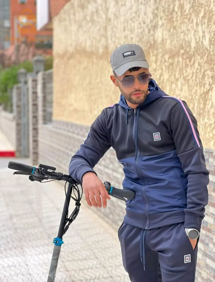 ملابس رياضية جديدة