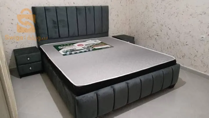 اسرة مصنوعة من الخشب الاحمر كابيتوني بقماش ضد البقع