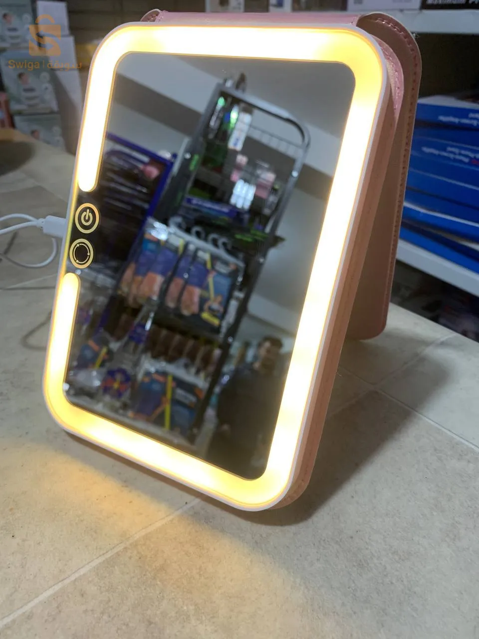 مرآة مكياج محمولة تعمل باللمس، مرآة تجميل عملية، طاولة مكياج LED بـ 3 ألوان