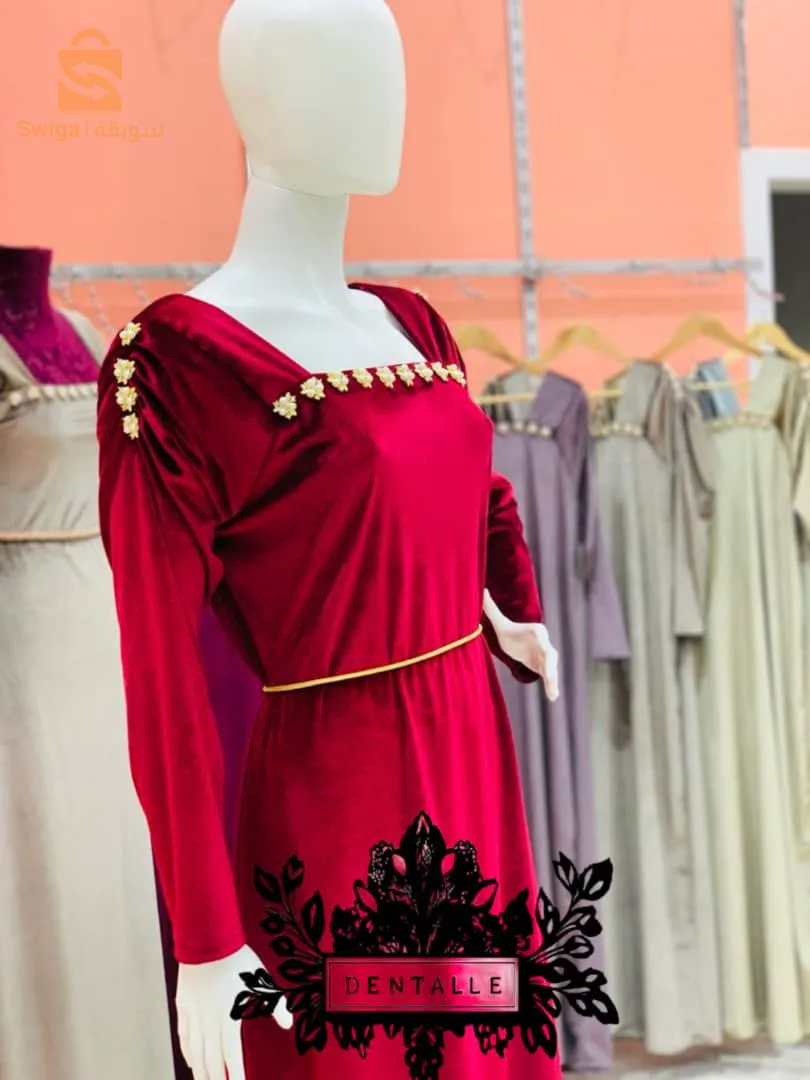 روبة قطيفة في الشباب
قماش :قطيفة رويال
مقاس :ستوندار
لون : 9الوان