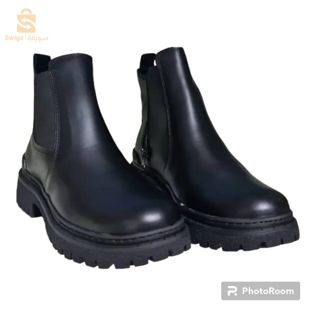 بوت نساءي عندنا لون باج واسود 37/40