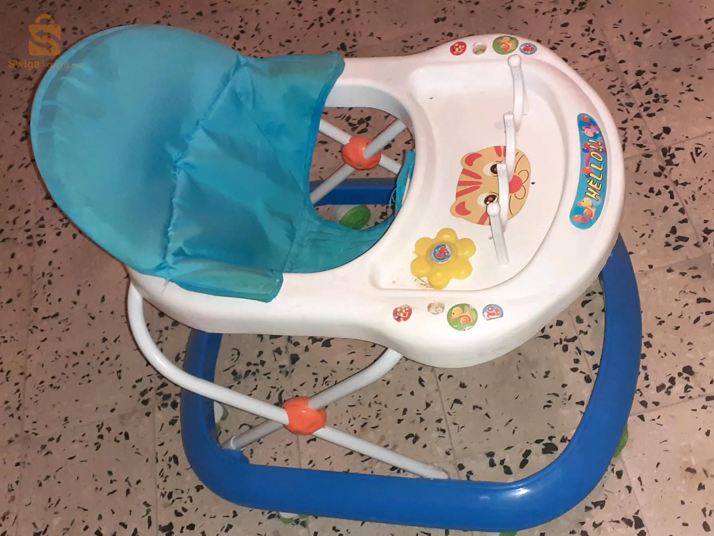 حمام بيبي جديد  +  مشاية الأطفال في حالة جيدة