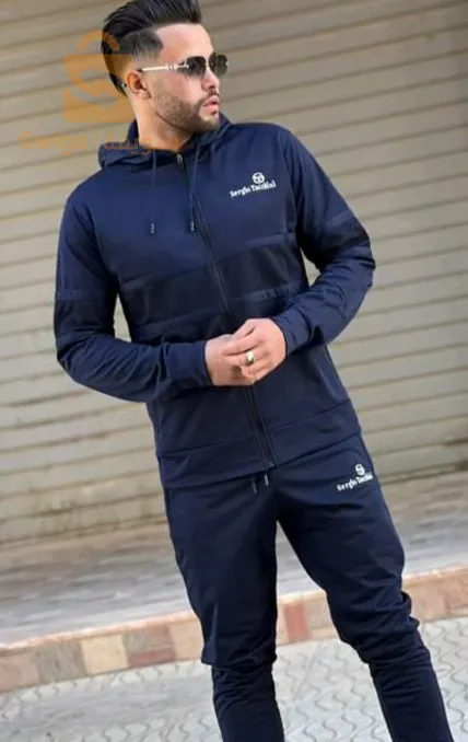 ملابس رياضية جديدة