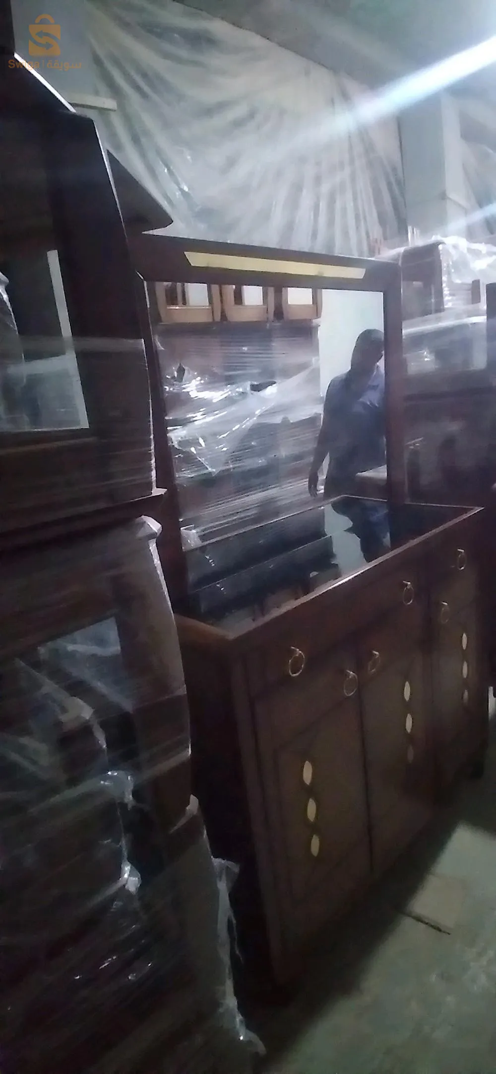 اثات من الحطب الصلب آتر