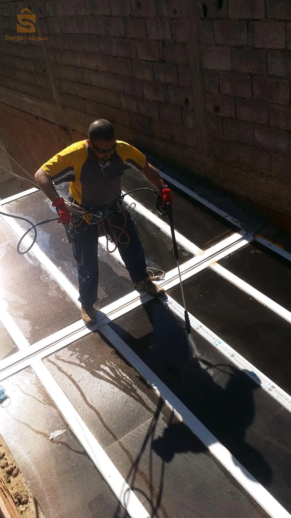 تنظيف الواجهات و النوافذ الزجاجة