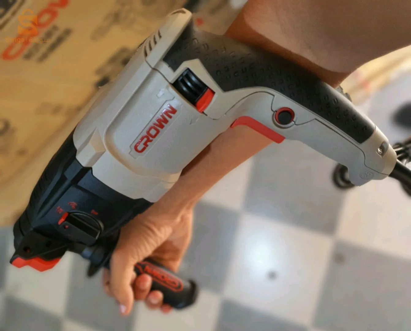 Deif:Marteau-piqueur Perforateur 28mm 850W CROWN