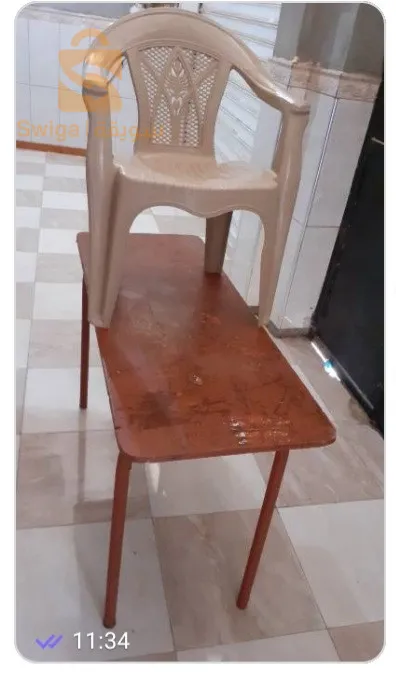 طاولات مدرسية +كراسي بلاستيكية