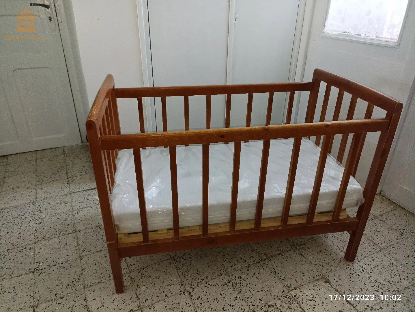 سرير اطفال و ماطلة