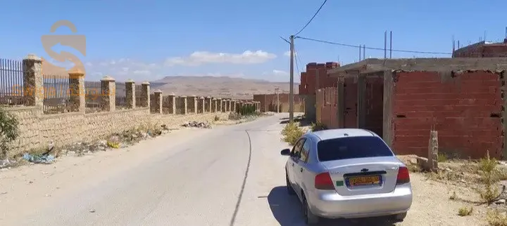 بيت للبيع كركاس طالعين لحيوط مقابلة طريق حي الميزاب فو الآثار تبسة 
المساحة 100 متر 
المهتم يتصل 0668896063