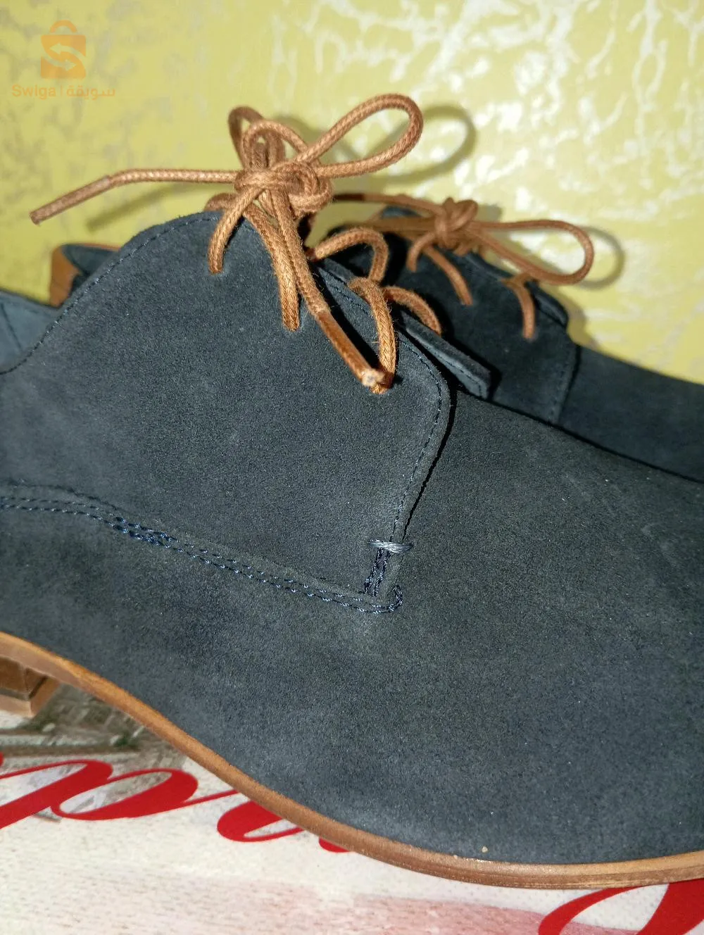 chaussure en daim bleu nuit avec du cuire marron pointure 41