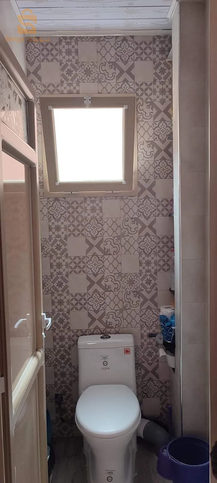 cite belhadje amar 
tanja (garita)
la maison a superficie de 155m²
1ier étage F4
2eme étage F3
rue de chausser 2 garrage
plus une cave la façade a une suerfici 10m
0794571817