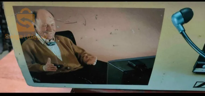 آلة قديمة جدا في حالة ممتازة مخصصة للأشخاص الدين لا يسمعون + آلة مخصصة لشحن جميع أنواع البطاريات من الصغيرة إلى الكبيرة