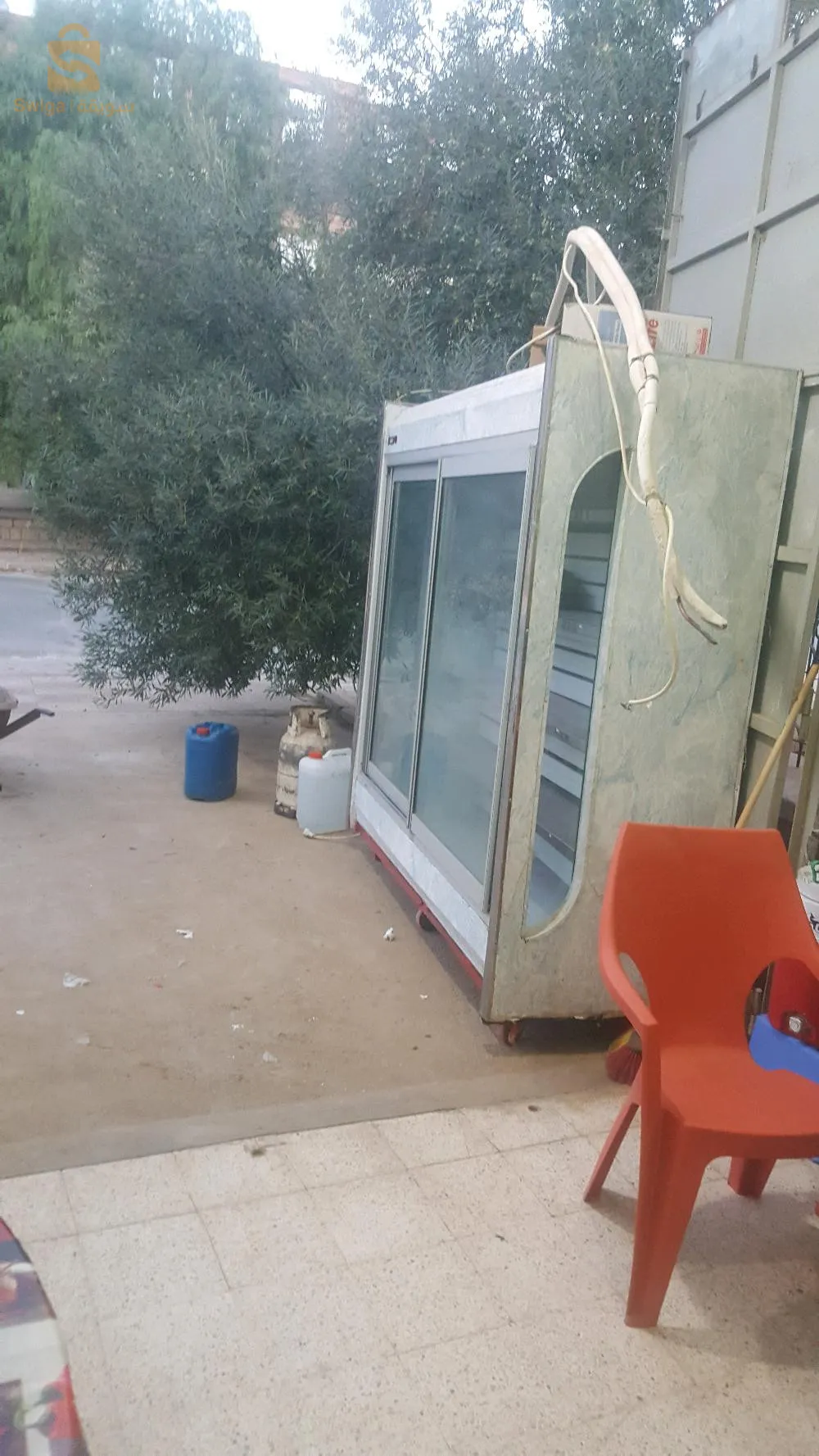 فىيقو للبيع ولاتبراز بلافريقو باب واحد 
0663129578