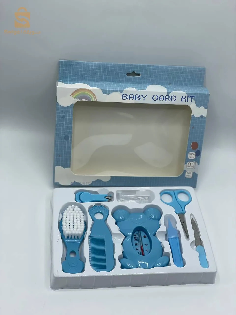 Un ensemble d’outils pour les soins physiques de l’enfant, disponible en deux couleurs pour garçons et filles.