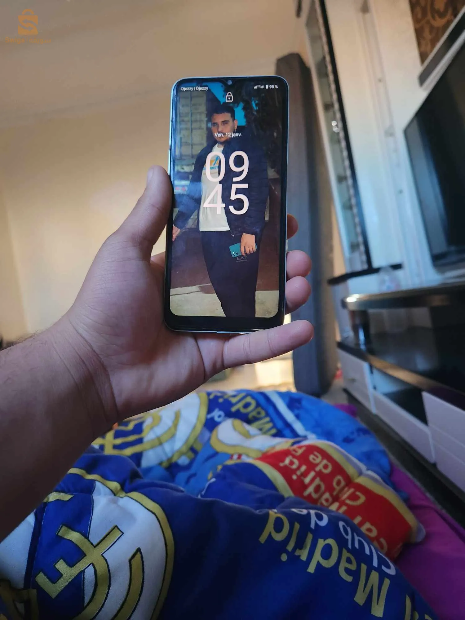 realme C35