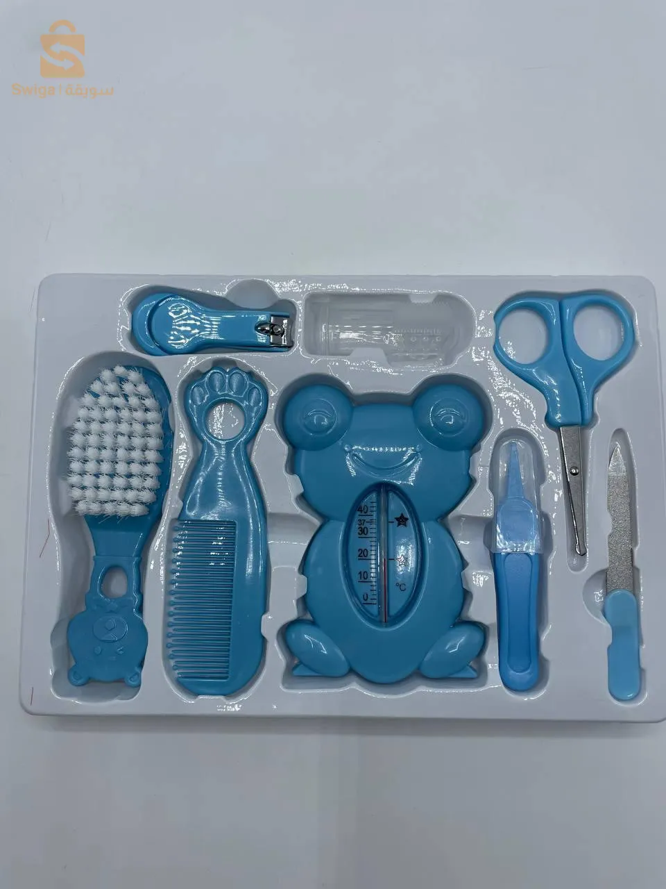 Un ensemble d’outils pour les soins physiques de l’enfant, disponible en deux couleurs pour garçons et filles.