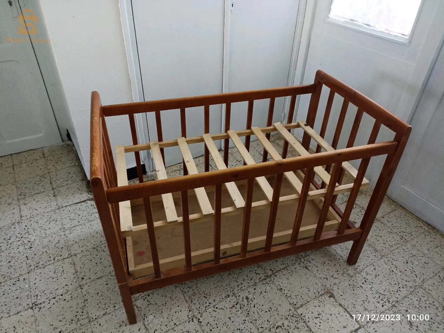 سرير اطفال و ماطلة