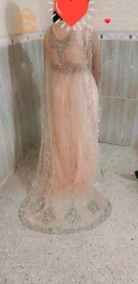 تصدير للبيع فيها قفطان قبايلي نايلي وطبق الحنة