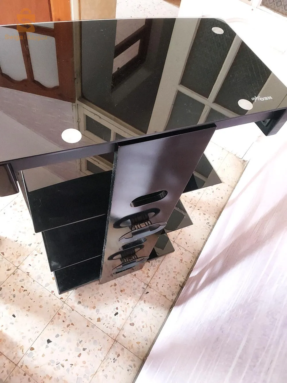 مائدة تلفاز