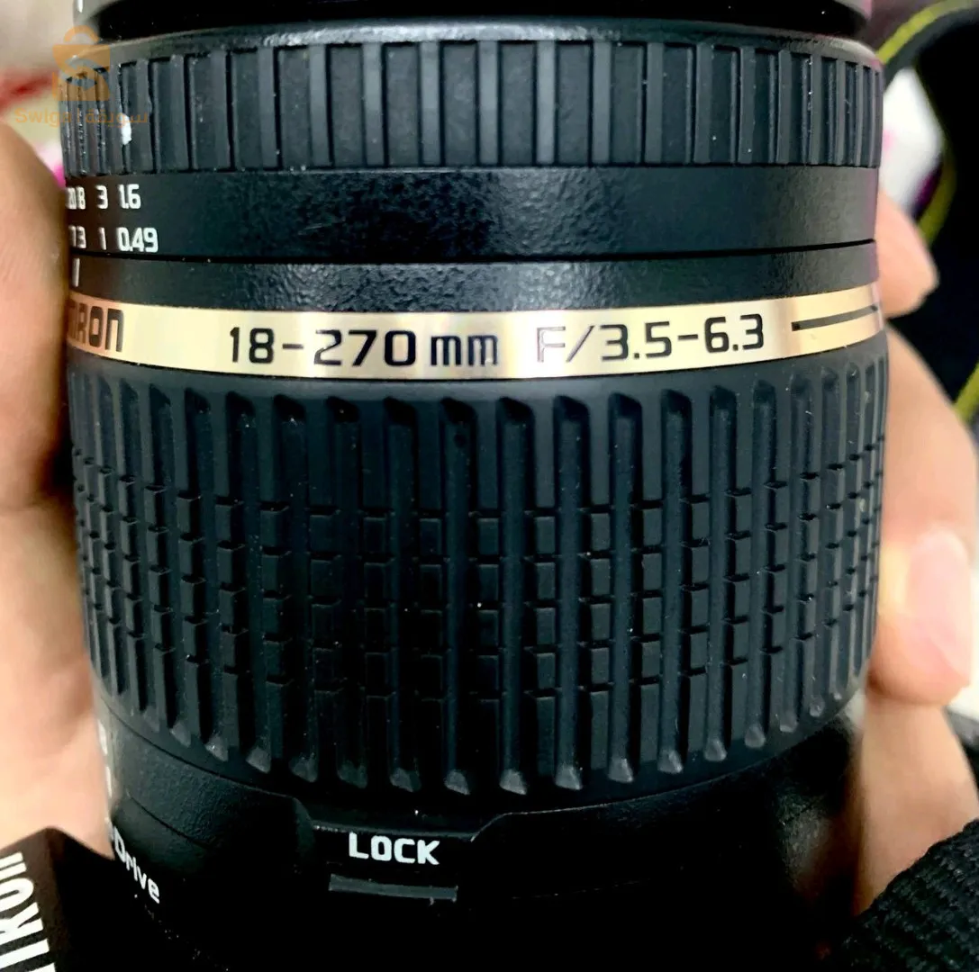 Nikon D5100 avec objectif 18-270mm bon état 17k click 
M3aha sacoche , chargeurs et carte mémoire 4GB 
Prix ;60000 DA