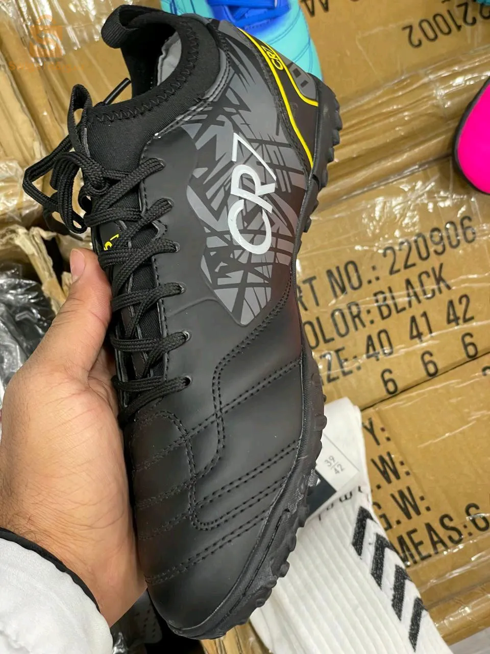 souliet de foot
CR7 sans crampons
