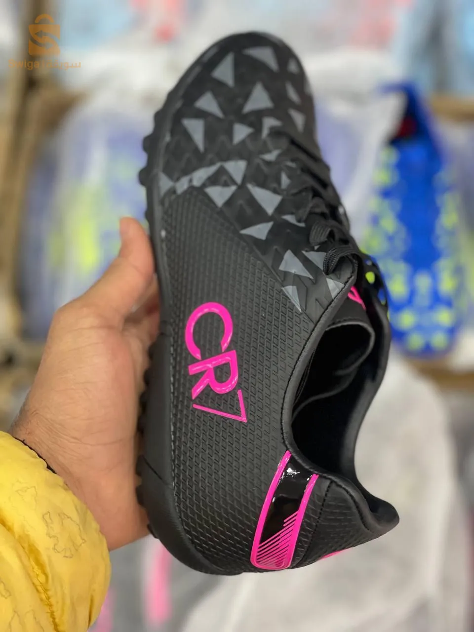 حذاء رياضي بدون كرومبو CR7