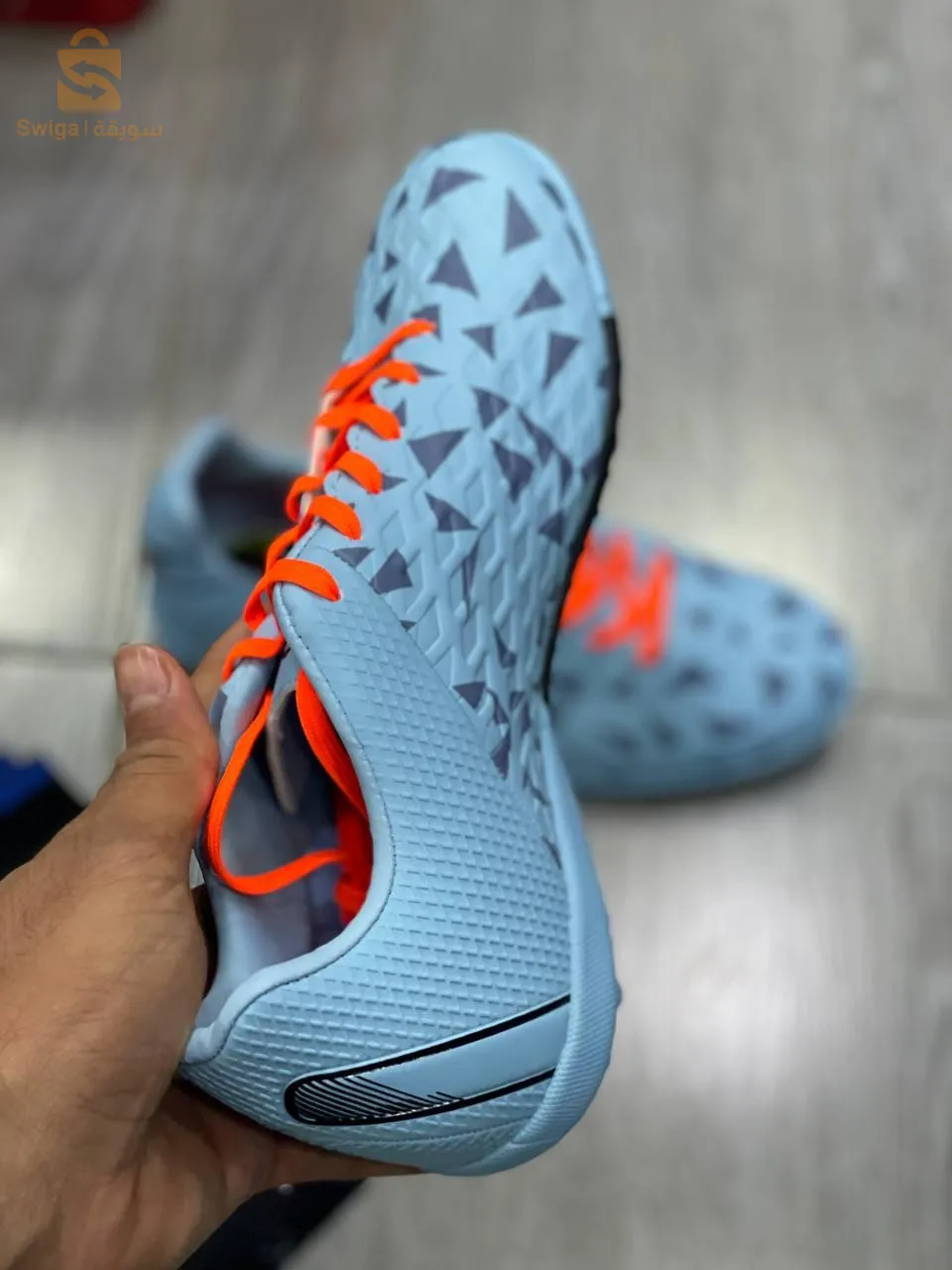 حذاء رياضي بدون كرومبو CR7