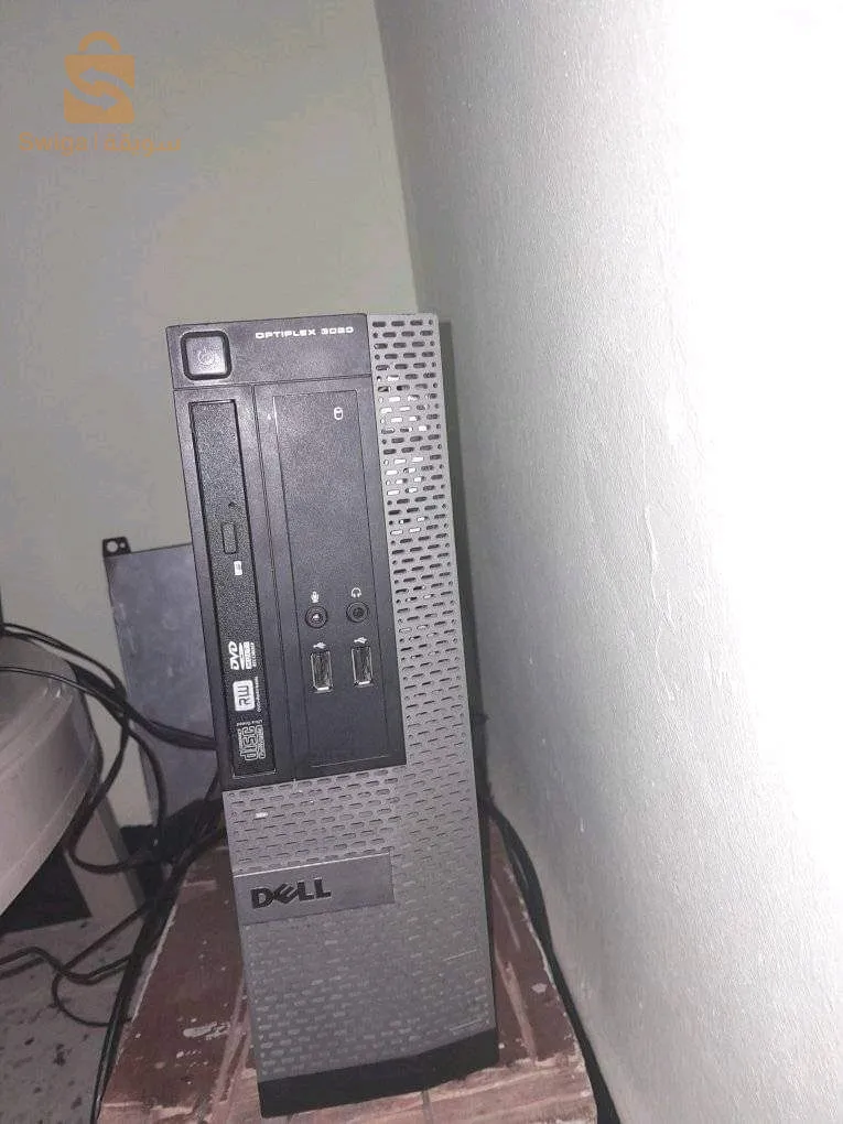 Cpu I5 4ème
Ram 8 (4+4)
Gpu Gt730 2g  
Disk hdd 500gb 
معاه كلافي و اسوري و بيفان