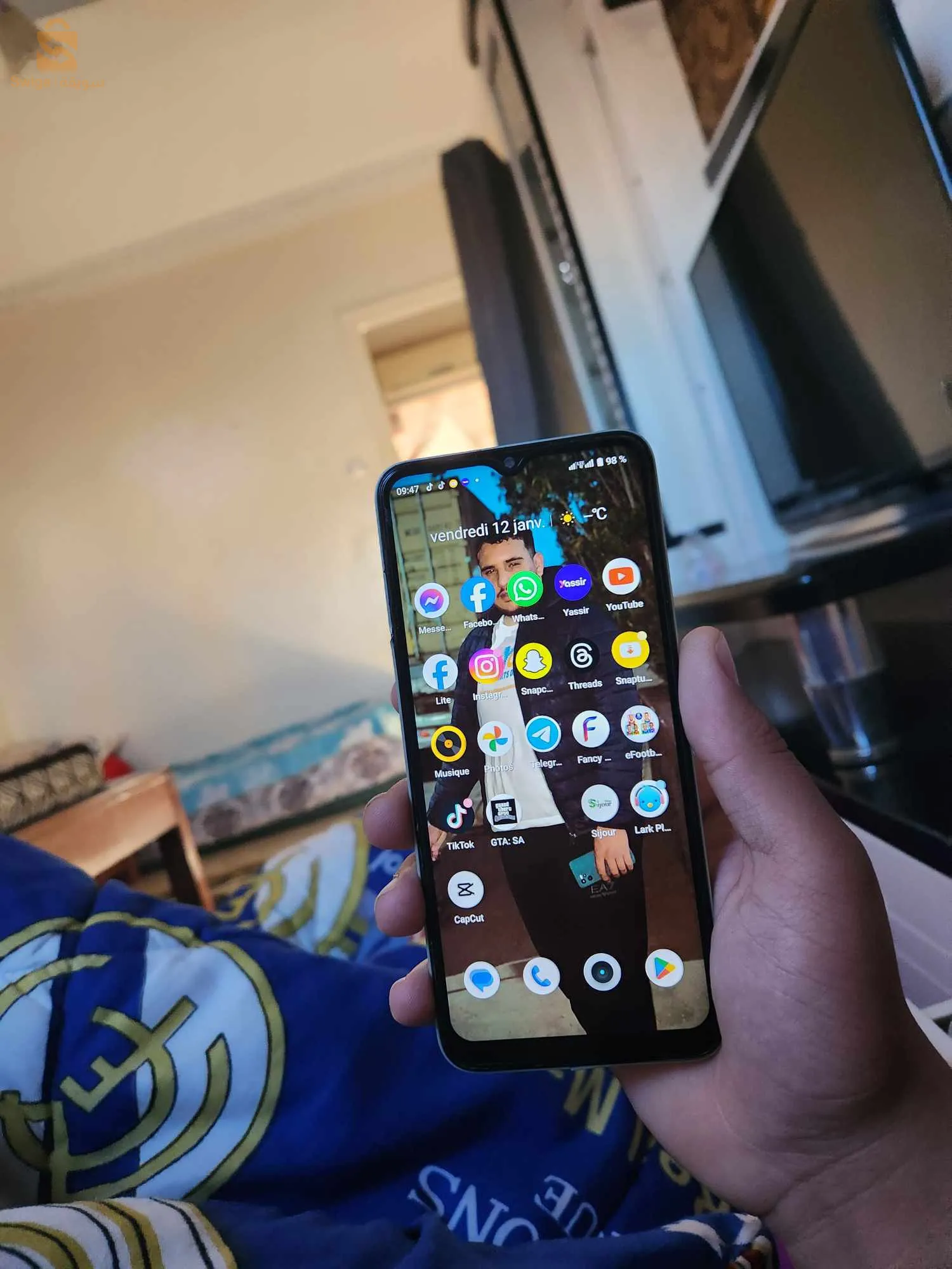 realme C35