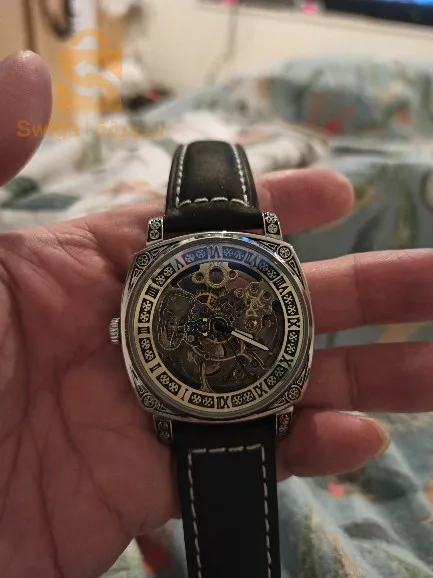 ساعة ميكانيكية بفولاذ مقاوم للصدأ و التآكل منحوتة  مقاومة للصدمات والماء بعقارب متوهجة في الضلام غير مستعملة الكمية :  قطعتين