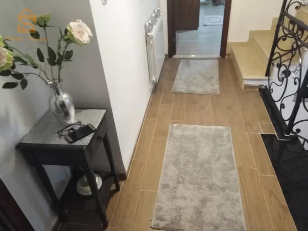 loue magnifique triplex possibilité de louer par. mois minimum 02 mois