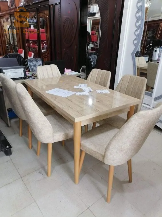 طاولة طعام