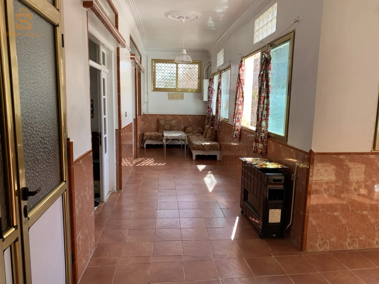 villa commerciale avec 2 magasins centre-ville