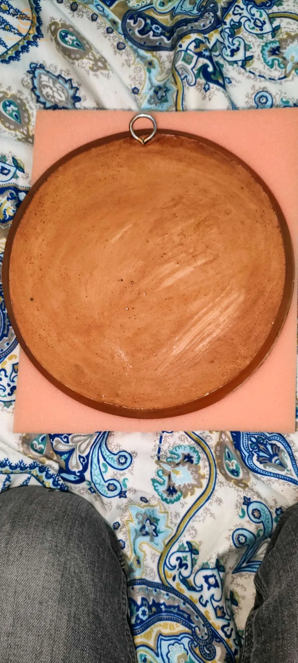 لوحات فنية على شكل دائرة 
'Deux tableaux artistiques en forme d'une assiette