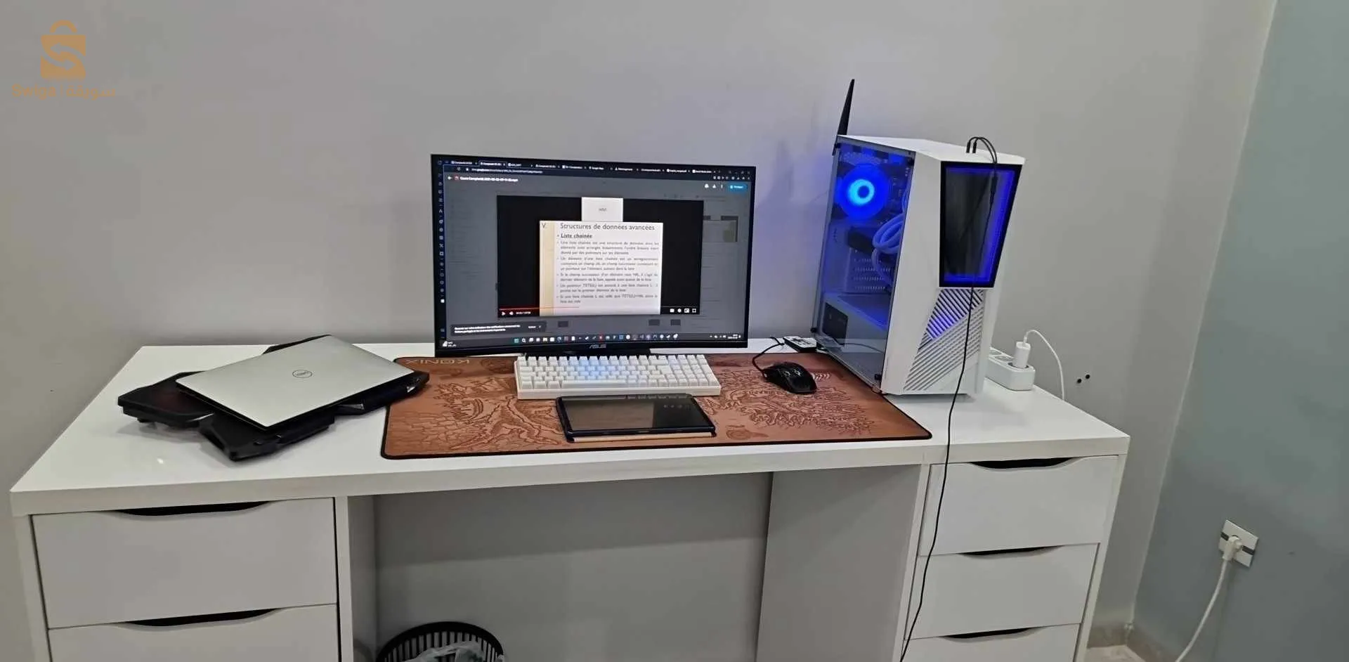 مكتب للعمل أو للألعاب