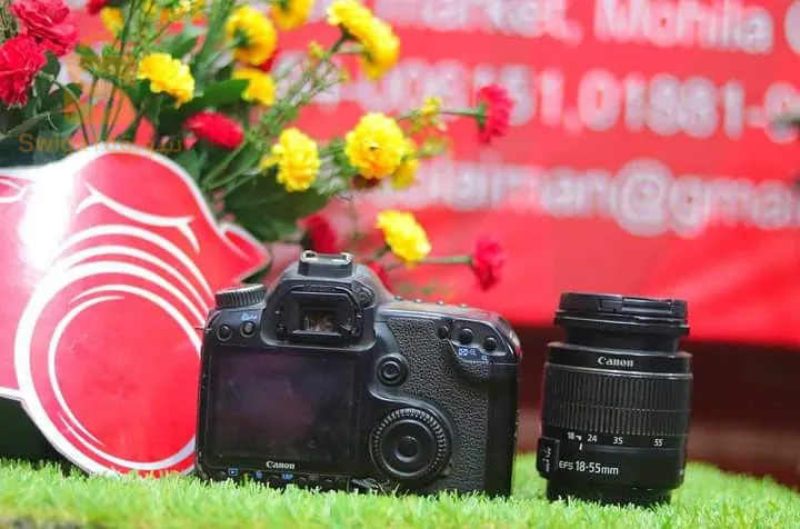 كاميرا كانون 40d للبيع دوبل باطري و معاها كامل مستلزماتها