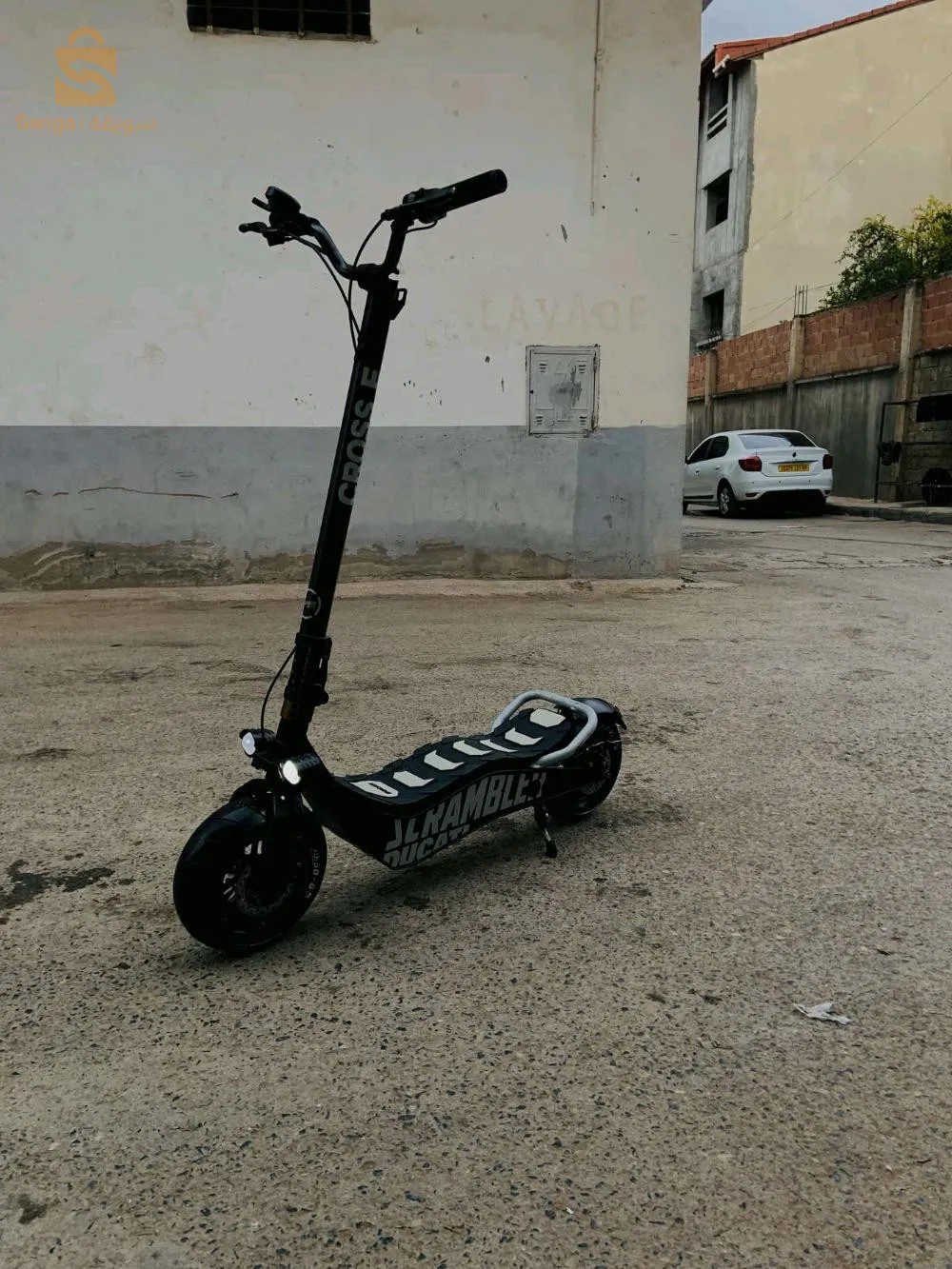تروتينات كهربائية كبير