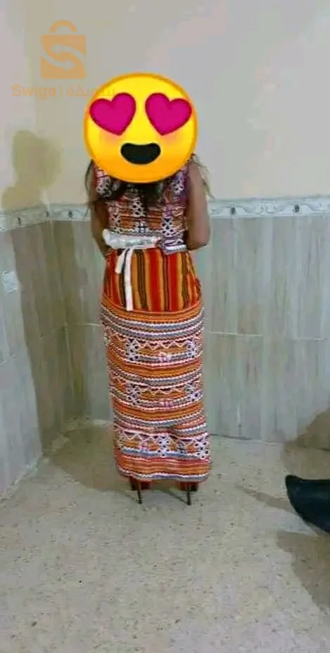 تصدير للبيع فيها قفطان قبايلي نايلي وطبق الحنة