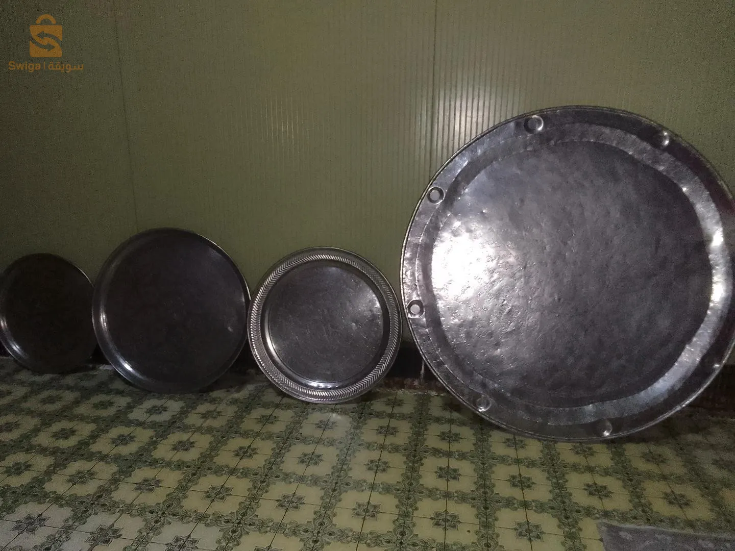 صينيات نحاسية عمرها يتجاوز 60 سنة