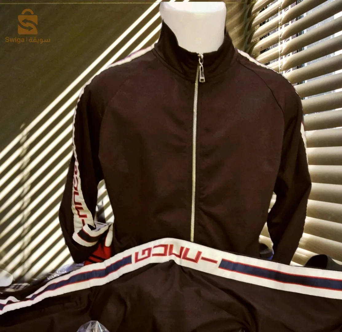 بدلة  كاملة ععيار جرسي علامة غوتشي
الصنع إيطالي 🇮🇹
المقاس: xxl