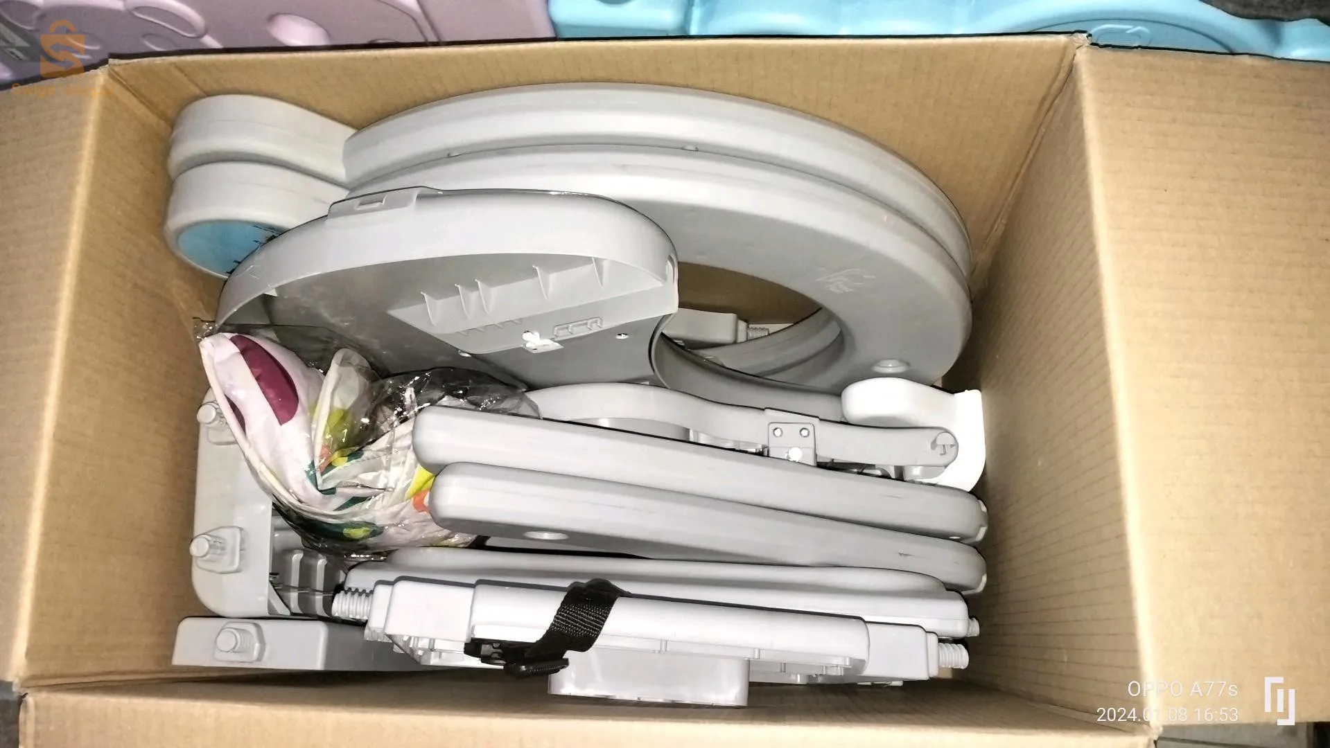 Chaise de repas + bureau pour l'enfant