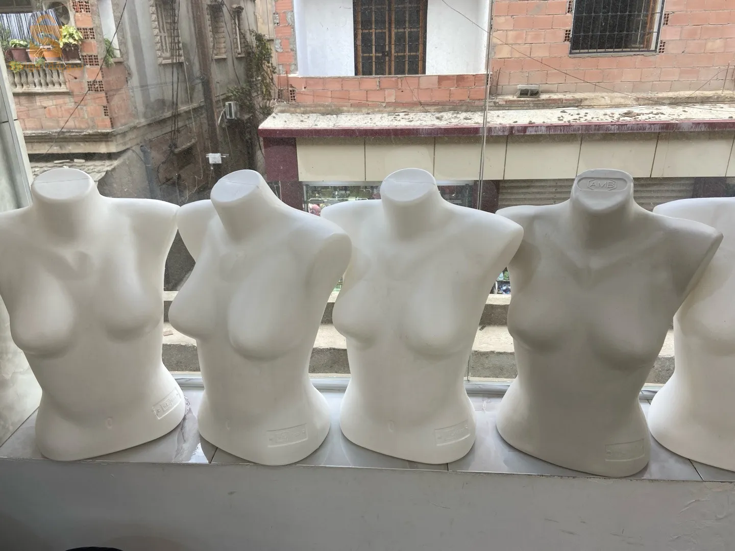 بيع أغراض محل جديدة