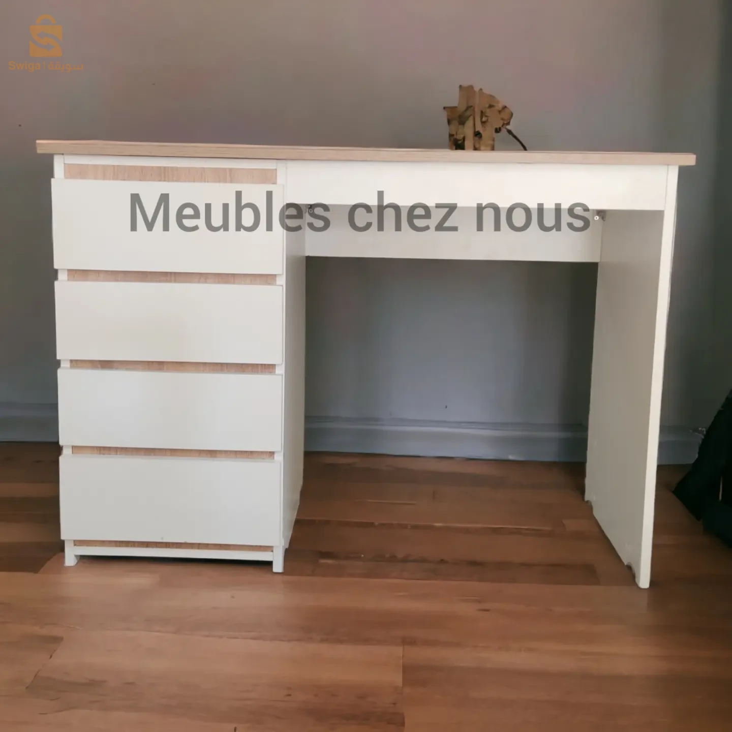 مكتب للعمل أو للألعاب