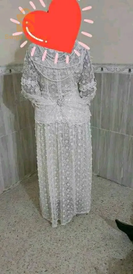 تصدير للبيع فيها قفطان قبايلي نايلي وطبق الحنة