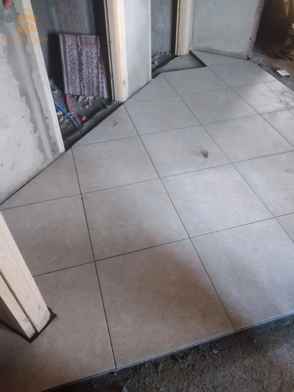 عامل سيراميك وبلاط