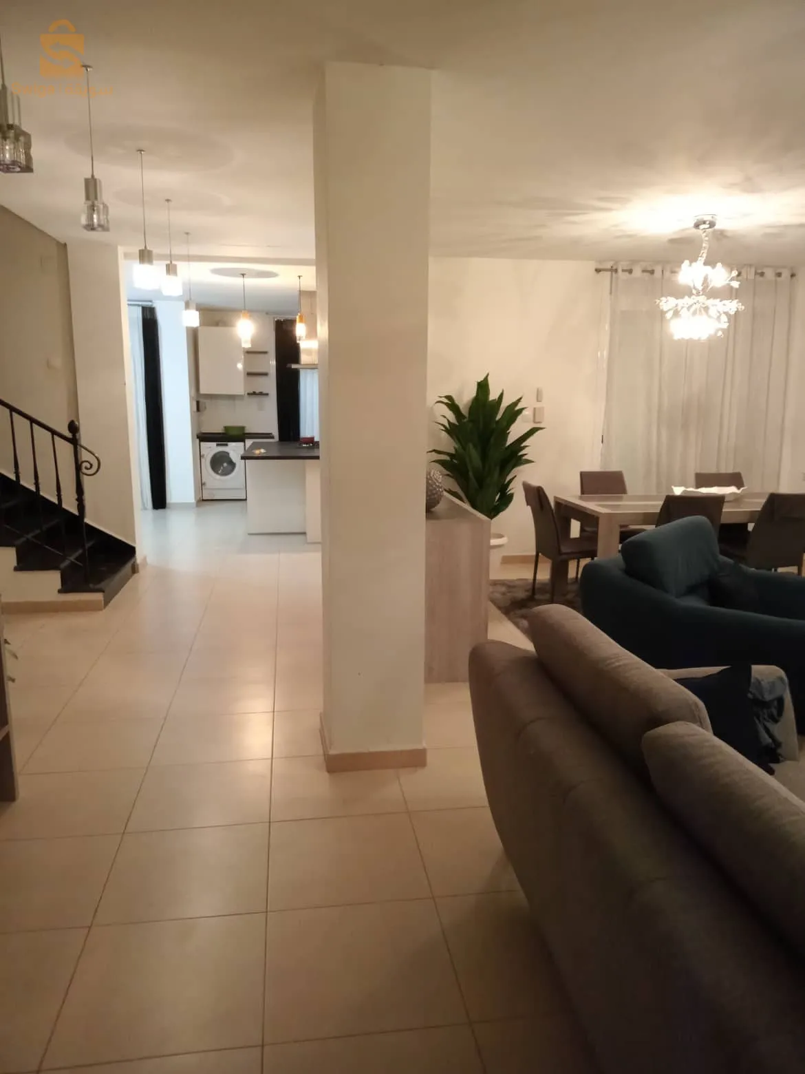 Particulier met en vente une villa r+3 située à hraoua ,superficie 250M² bâtis sur 200M²,a l'entrée de hraoua avec:
#Bache a eau
#grande et magnifique picine 
#11 chambres
#2 cuisines top
#2 salle de bain +7amam
#grande Terrasse 
#endroit calme et sécurisée impasse vidéophone 
Convient pour habitation ou société